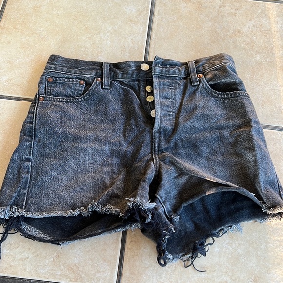 Black Levi’s Shorts - Picture 1 of 6